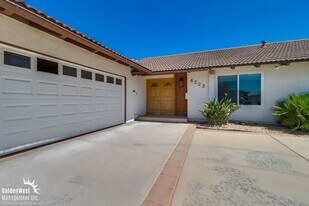 6223 Lake Shore Dr in San Diego, CA - Building Photo