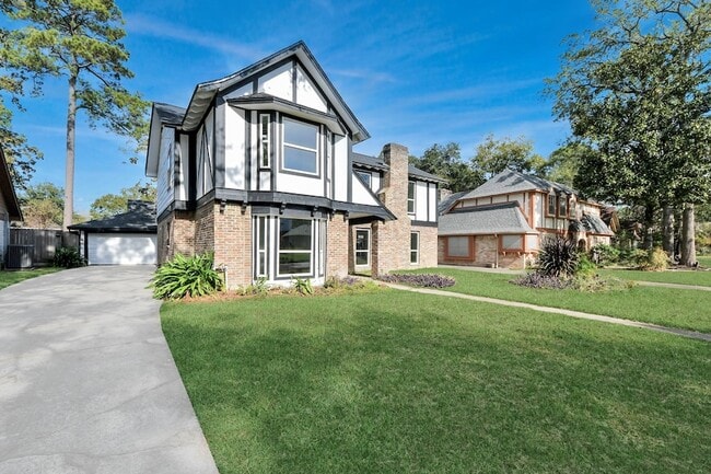 616 S Rivershire Dr in Conroe, TX - Foto de edificio - Building Photo