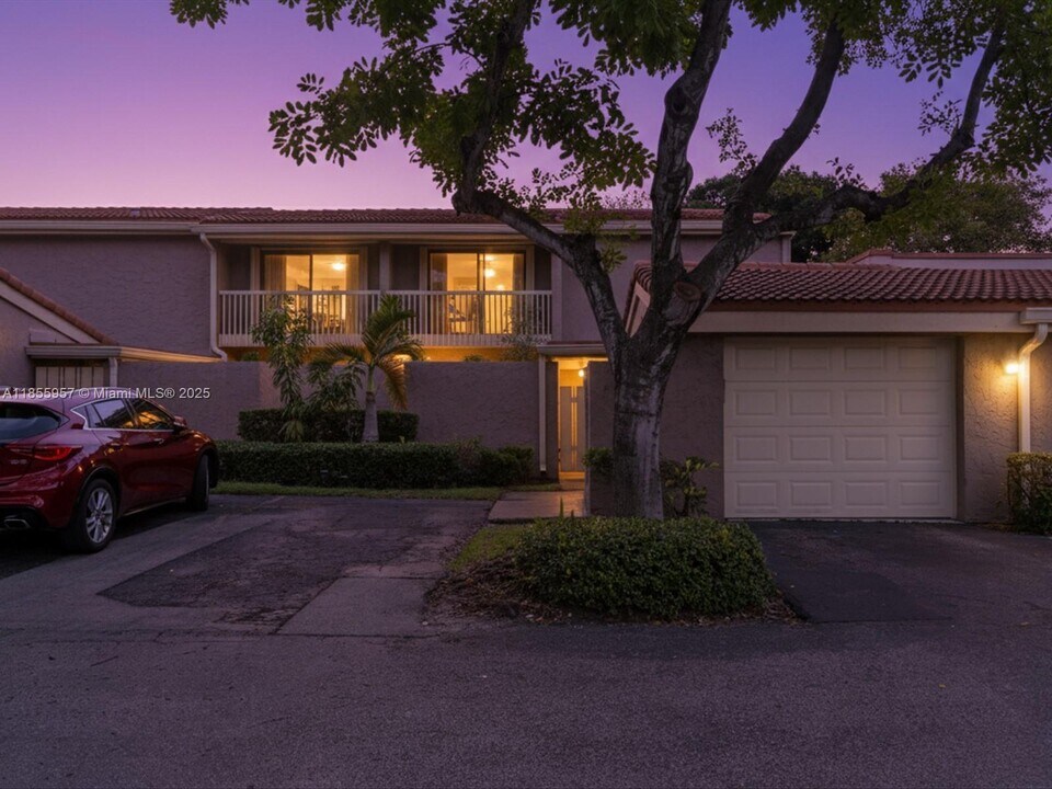 203 Bonnie Brae Way in Hollywood, FL - Building Photo