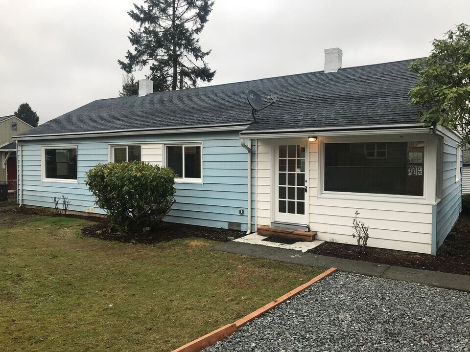 1015 Lane Pl in Everett, WA - Building Photo