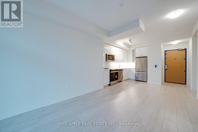 38 Annie Craig Dr in Toronto, ON - Building Photo - Building Photo