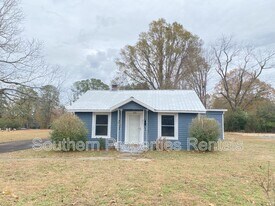 2245 Chalmers Dr in Sanford, NC - Building Photo