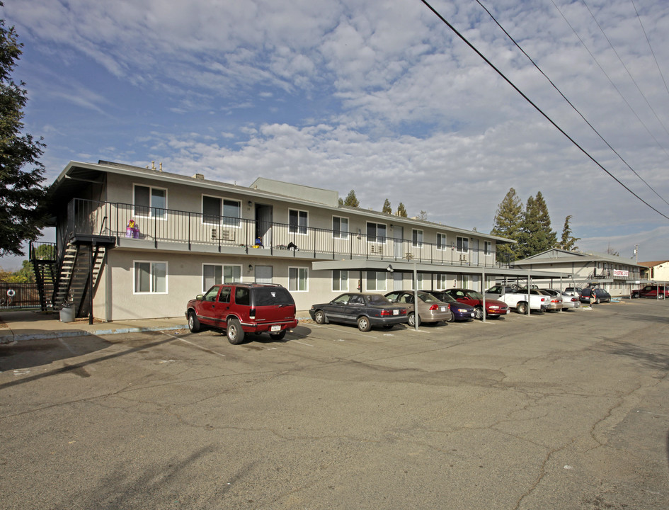 College Park Manor in Marysville, CA - Building Photo