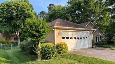 995 Old Spring Way NE in Sugar Hill, GA - Building Photo - Building Photo