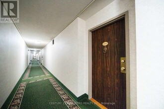 18 Knightsbridge Rd in Brampton, ON - Building Photo - Building Photo