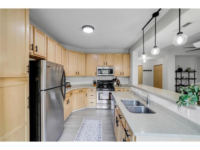 2565 Franklin Ave in St. Paul, MN - Building Photo - Building Photo