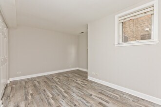 1427 W Winona St, Unit G in Chicago, IL - Building Photo - Building Photo