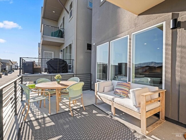 1251 E Echelon Rdg Ln in Boise, ID - Building Photo - Building Photo