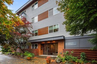 7501 Greenwood Ave N in Seattle, WA - Building Photo