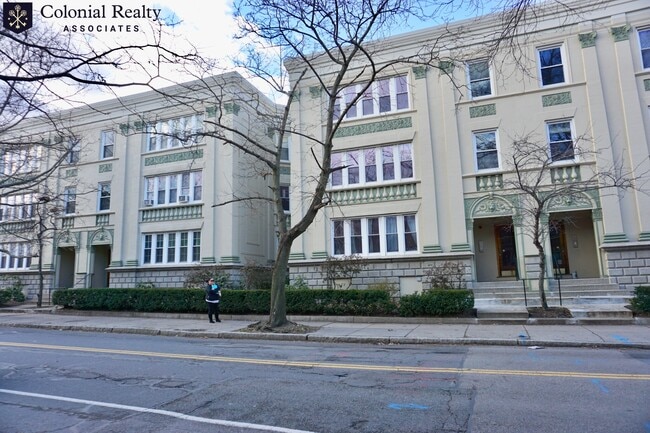 72 Egmont St in Brookline, MA - Building Photo - Building Photo