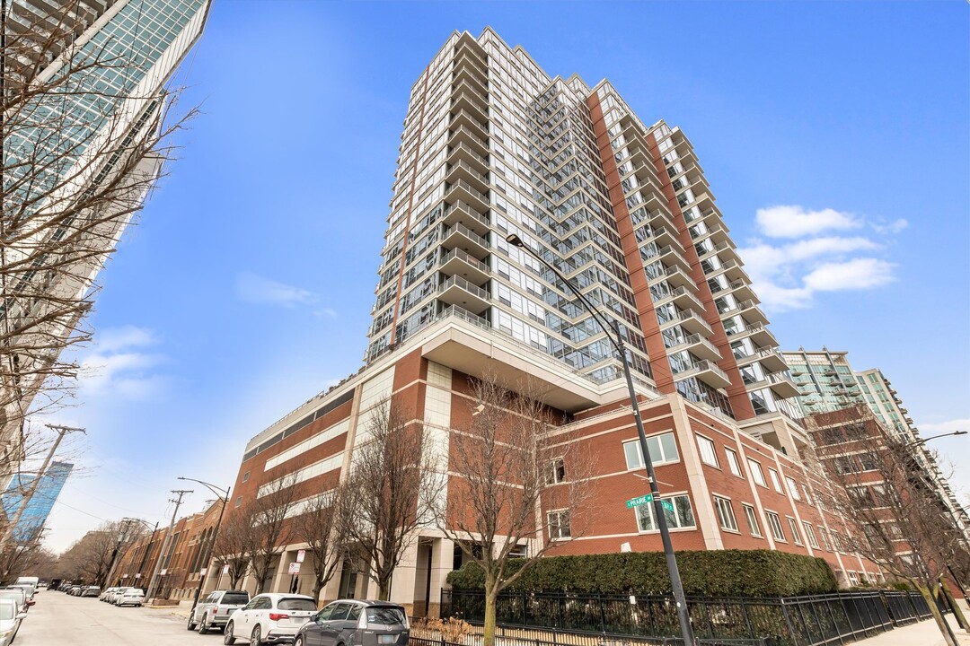 1600 S Prairie Ave in Chicago, IL - Building Photo