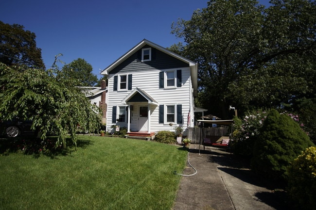943 Lafayette Ave, Unit 1st