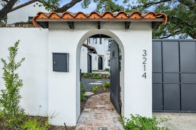 3214 Westheimer Rd in Houston, TX - Building Photo - Building Photo