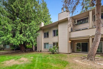 14530 NE 44th St in Bellevue, WA - Building Photo - Building Photo