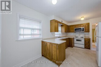 7 Sylla Ave in Toronto, ON - Building Photo - Building Photo