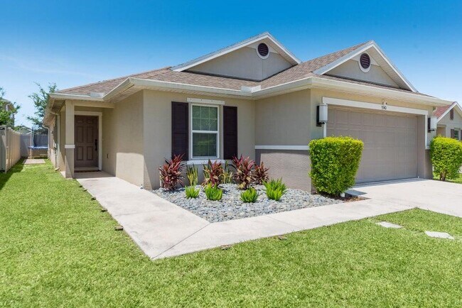 5940 NW Pine Trail Cir in Port St. Lucie, FL - Building Photo - Building Photo