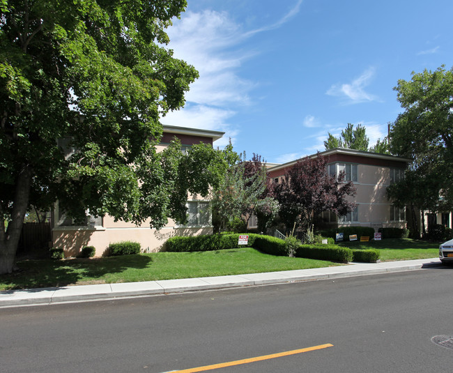 Loomis Manor in Reno, NV - Building Photo - Building Photo