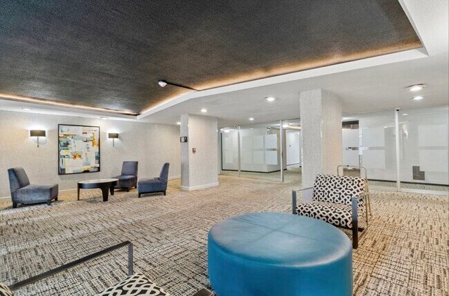 34 Winchester St, Unit #1 in Brookline, MA - Building Photo - Building Photo