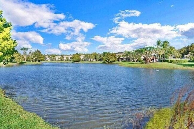 5219 Palmbrooke Cir in West Palm Beach, FL - Building Photo - Building Photo