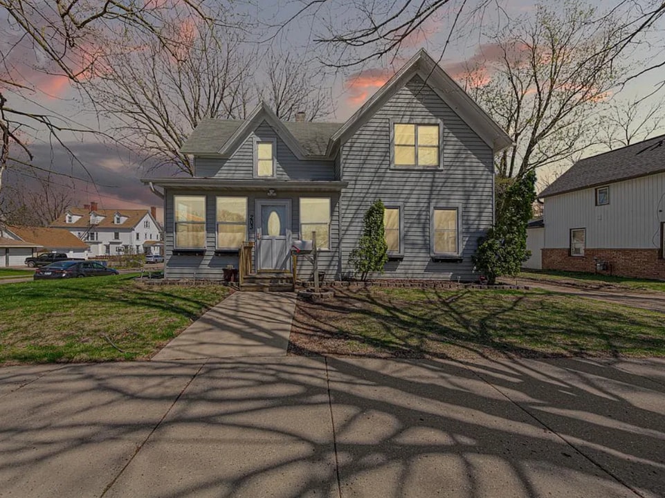 203 2nd Ave SW in Faribault, MN - Foto de edificio