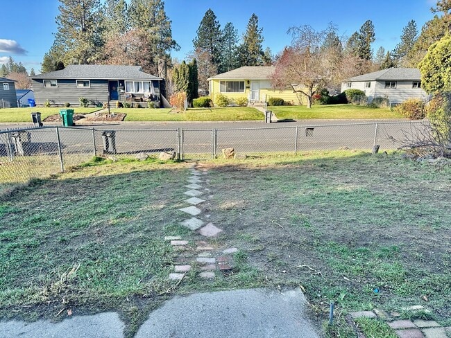 6916 N Normandie St in Spokane, WA - Building Photo - Building Photo