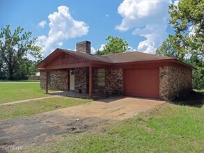 115 Houston St S in Bronson, TX - Building Photo - Building Photo