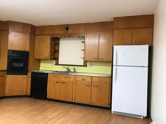 136 N Fairview St, Unit 1F in Lock Haven, PA - Building Photo - Building Photo