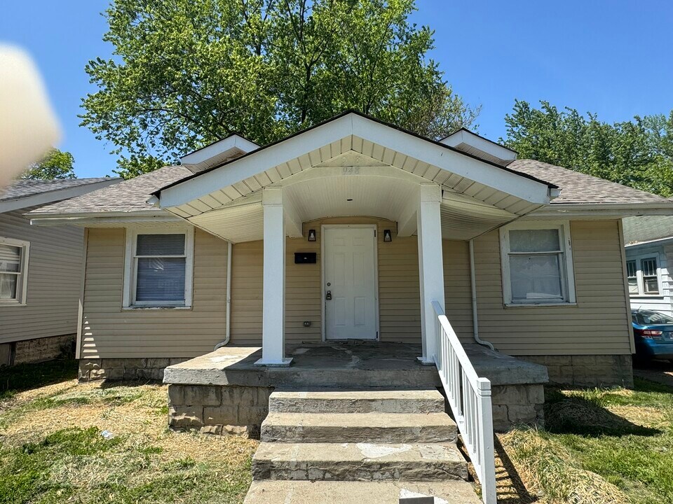 948 N Bradley Ave in Indianapolis, IN - Building Photo