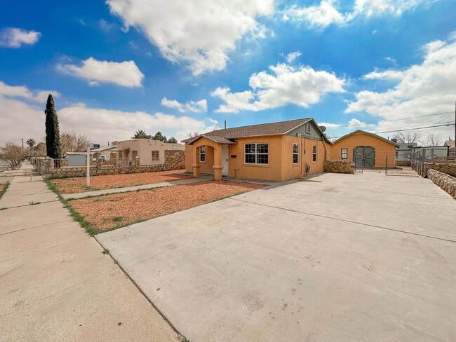 4604 Sierra Vista Dr in El Paso, TX - Building Photo - Building Photo