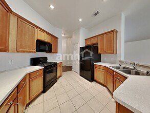 11922 Elizabeth Ct in Pinehurst, TX - Foto de edificio - Building Photo