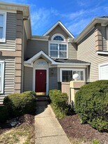 209 Queens Crossing in Williamsburg, VA - Building Photo