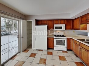 2402 Wild Cherry Ct in Aurora, IL - Building Photo - Building Photo