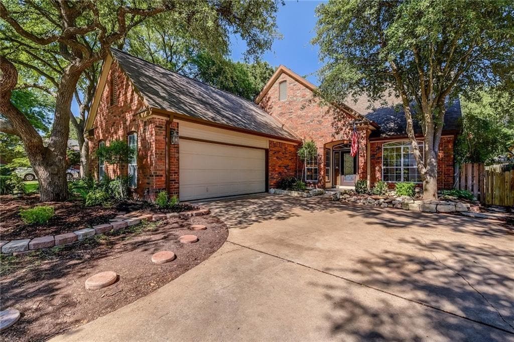 8412 Racine Trail in Austin, TX - Building Photo
