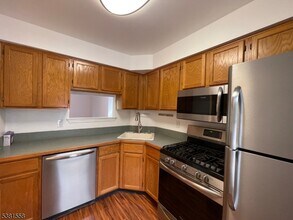 608 Wedgewood Cir in Flemington, NJ - Building Photo - Building Photo
