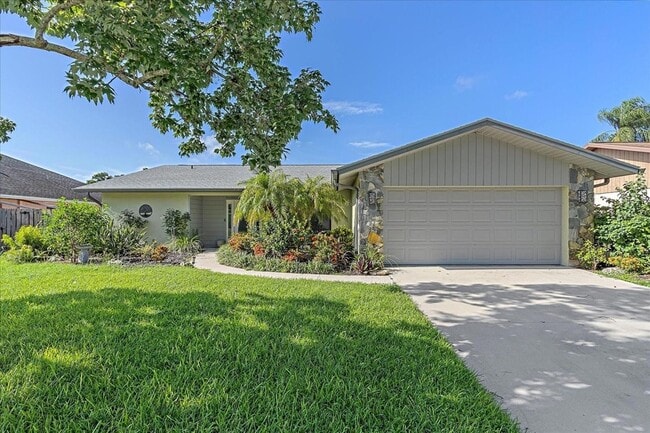 4814 Country Oaks Blvd, Unit 3 in Sarasota, FL - Building Photo - Building Photo
