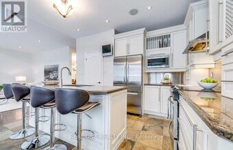 2473 Tesla Crescent in Oakville, ON - Building Photo - Building Photo