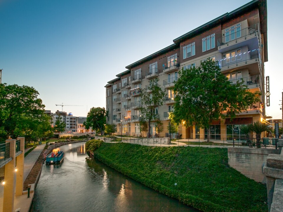 Jones and Rio in San Antonio, TX - Building Photo