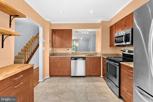 6302 Mary Todd Ct in Centreville, VA - Foto de edificio - Building Photo