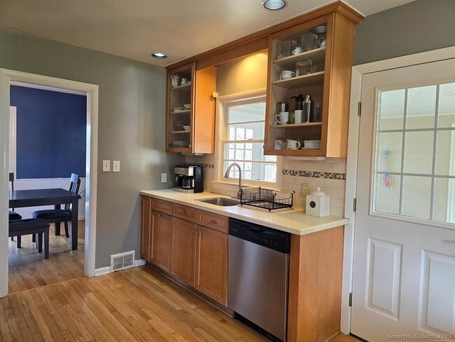 856 Shagbark Dr in Orange, CT - Building Photo - Building Photo