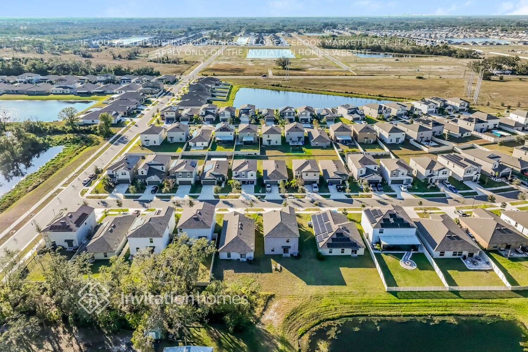 1552 Blue Rose Dr in Ruskin, FL - Foto de edificio
