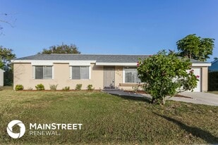 2601 Shenandoah St in North Port, FL - Building Photo