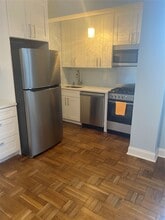 210 Pelham Rd in New Rochelle, NY - Building Photo - Building Photo