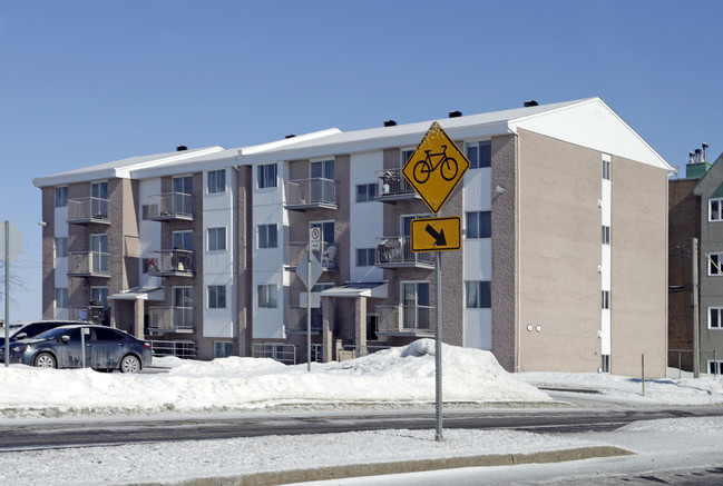 475 le Bourg-Neuf in Repentigny, QC - Building Photo - Primary Photo