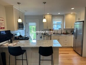37 Porter St, Unit 1 in Cambridge, MA - Building Photo - Building Photo