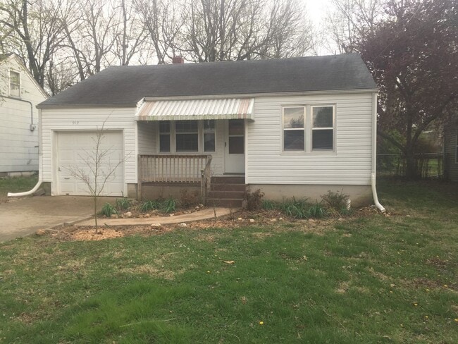 property at 912 W Minota St