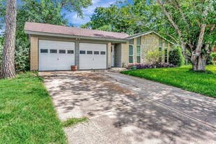 5913 Cathy Ct in Watauga, TX - Building Photo