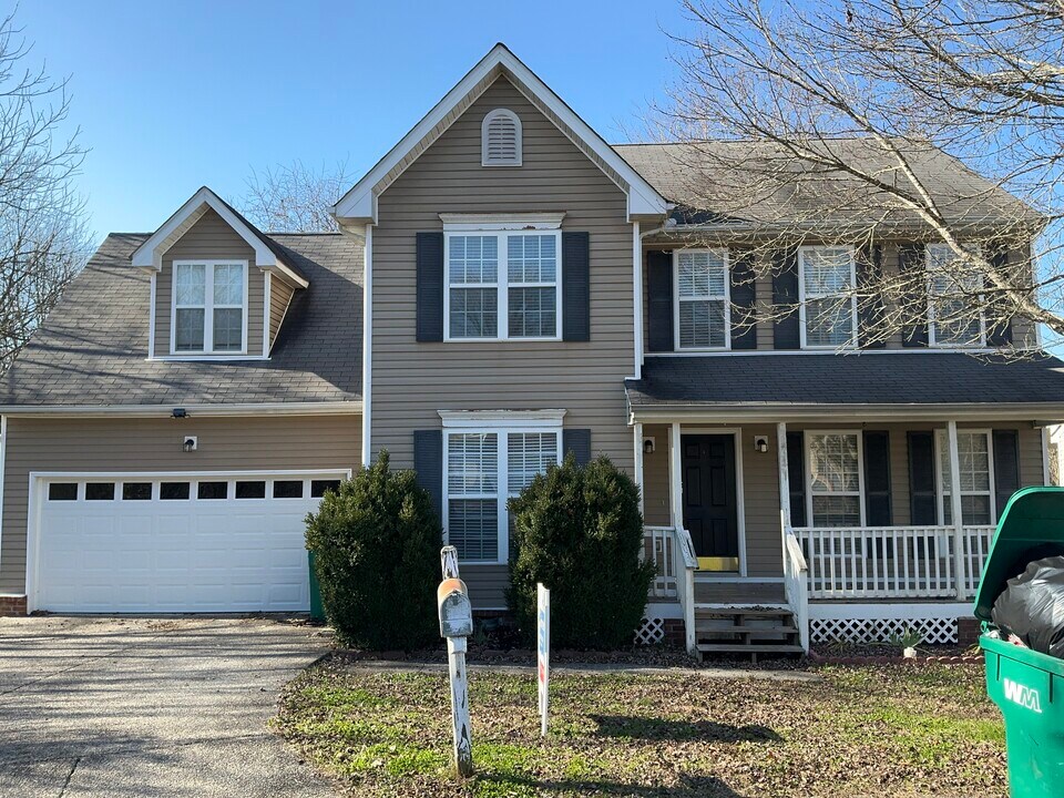 1620 Harrison Way in Spring Hill, TN - Foto de edificio