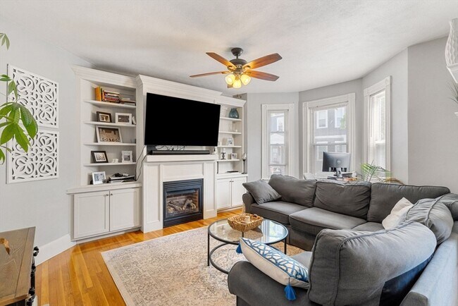 property at 642 E 8th St