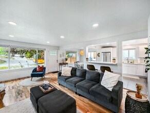 8366 Loyal Way NW in Seattle, WA - Building Photo - Building Photo