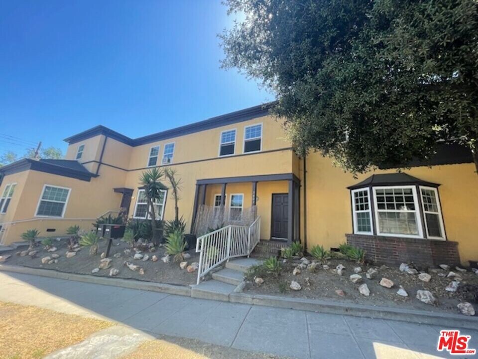 3207 Griffith Park Blvd in Los Angeles, CA - Building Photo